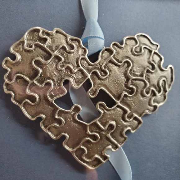 Connected by Love Puzzle heart  pewter wall plate frame By, Cynthia Webb (49)** - Picture 7 of 12